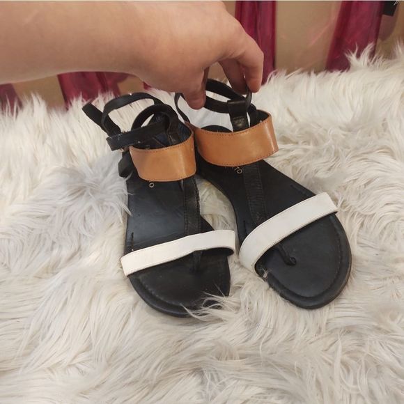 Franco Sarto • Tan White Black Leather Sandals - Picture 2 of 4